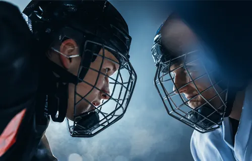 Cómo usar un casco de hockey